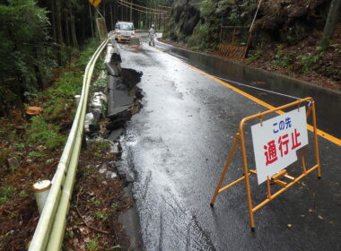 現年災害復旧工事（７年災第503号・514号）　（週休2日）